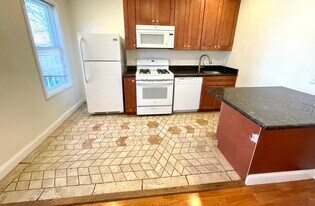 58 London St, Unit 3 in Boston, MA - Building Photo