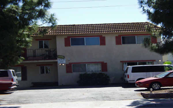 905 S Magnolia Ave in El Cajon, CA - Building Photo