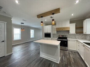 437 Andros in Venice, FL - Building Photo - Building Photo