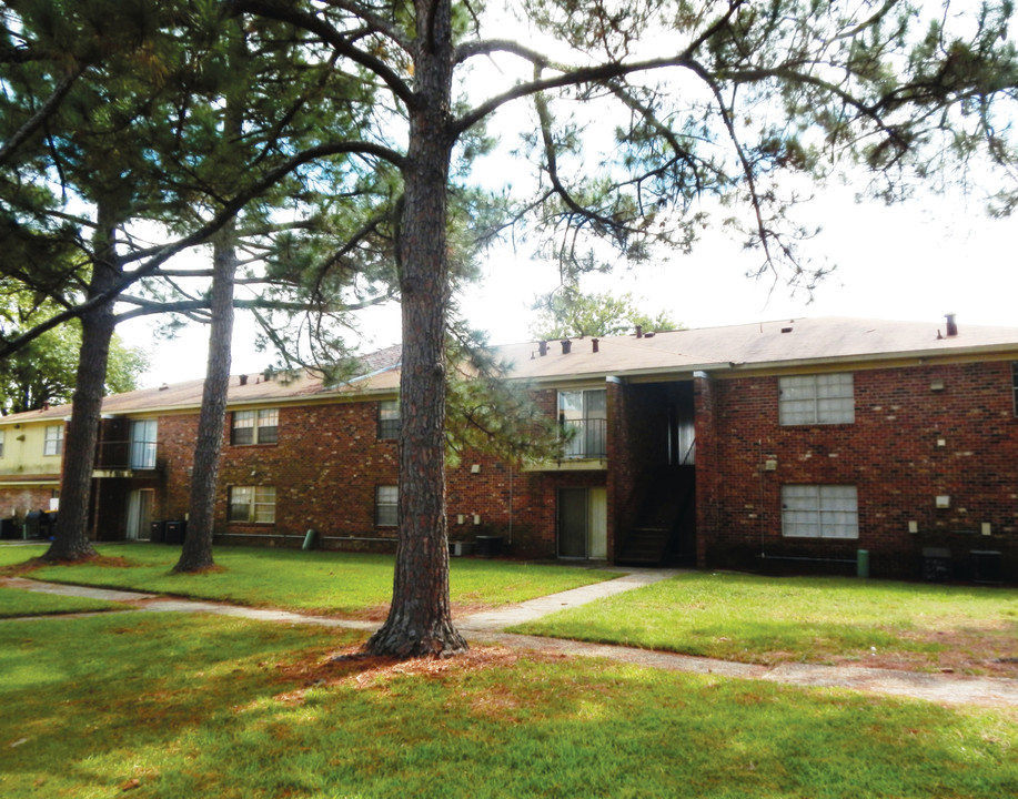 Lone Oak Apartments in Baton Rouge, LA - Foto de edificio