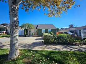 1230 N Reese Pl in Burbank, CA - Building Photo