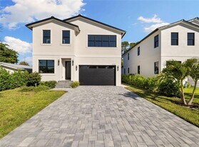 2721 Van Buren Ave in Naples, FL - Building Photo