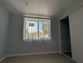 8612 Colbath Ave, Unit 8610 in Panorama City, CA - Building Photo - Building Photo