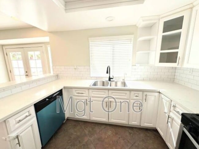 26716 Kicking Horse Dr in Corona, CA - Building Photo - Building Photo