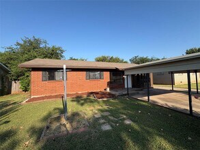 2605 Queensbury Rd in Moore, OK - Foto de edificio - Building Photo