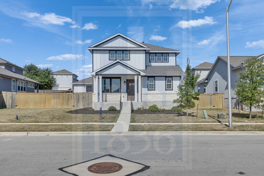 2701 Brushwood Mdw in Leander, TX - Building Photo