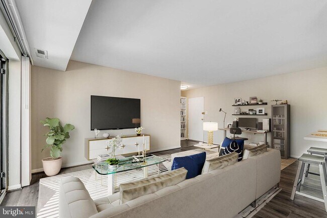 6139 Leesburg Pike in Falls Church, VA - Building Photo - Building Photo