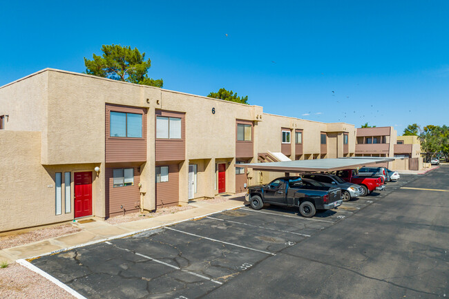 Los Prados in Tempe, AZ - Building Photo - Building Photo