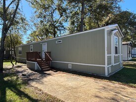 118 E Semands St in Conroe, TX - Building Photo