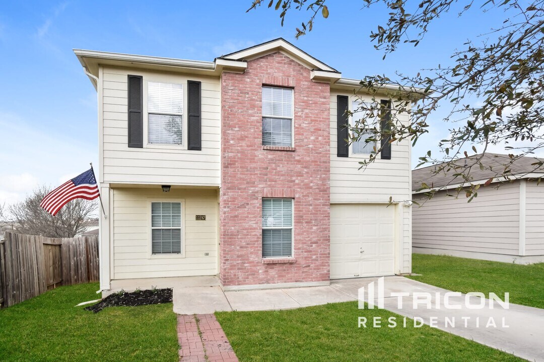 11247 Country Canyon in San Antonio, TX - Building Photo
