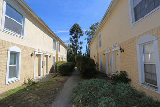 Washington Square Condos in Tampa, FL - Foto de edificio - Building Photo