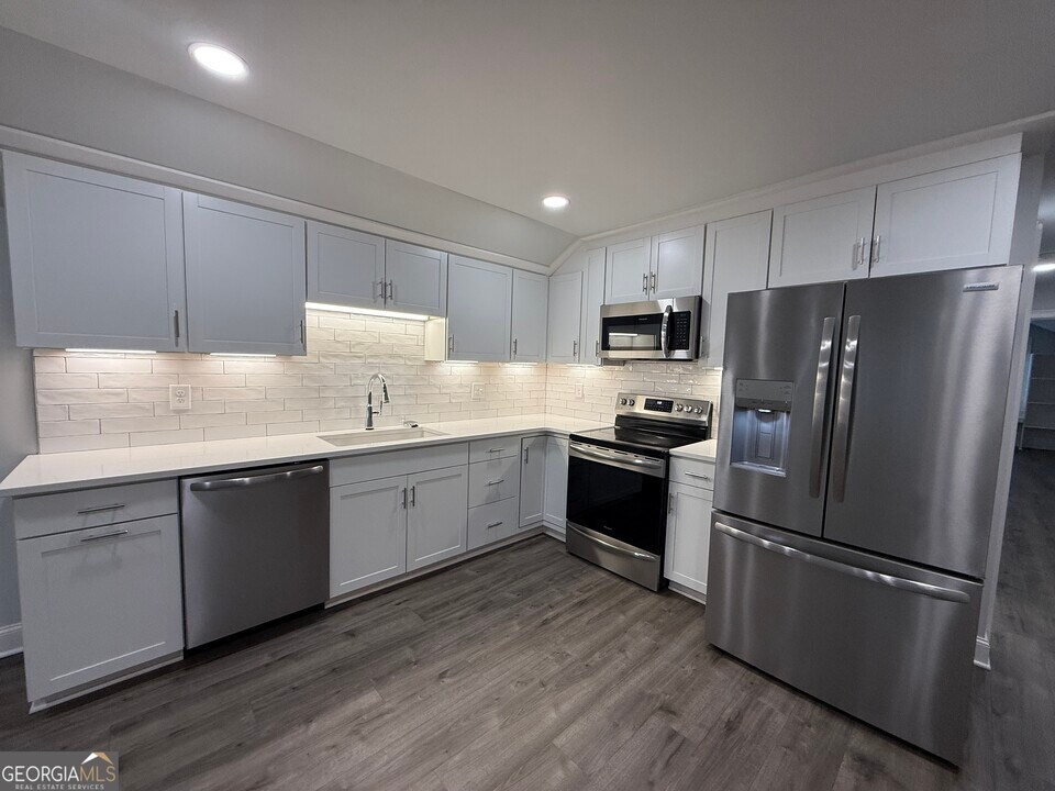 2023 Moores Ford Rd in Bogart, GA - Building Photo