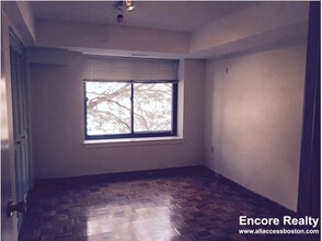 1243 Beacon St, Unit #2c in Brookline, MA - Building Photo - Building Photo