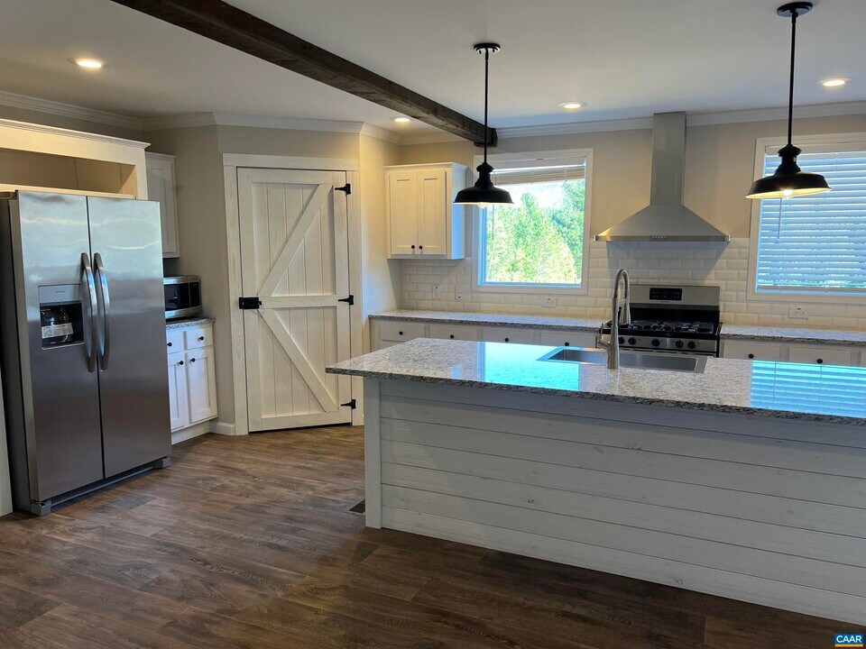 3123 Scottsville Rd in Charlottesville, VA - Building Photo