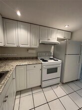 13701 Kendale Lakes Cir in Miami, FL - Building Photo - Building Photo