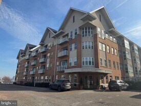 23 Pierside Dr in Baltimore, MD - Building Photo