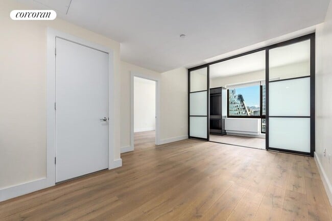 25-21 43rd Ave in Queens, NY - Building Photo - Building Photo