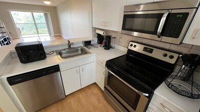 2236 N Cypress Bend Dr in Pompano Beach, FL - Building Photo - Building Photo