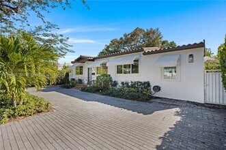 6476 SW 10th Terrace in West Miami, FL - Building Photo - Building Photo