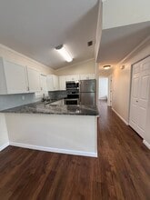 107 58th St E in Palmetto, FL - Foto de edificio - Building Photo