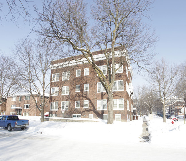 745 S 12th St in Lincoln, NE - Building Photo - Building Photo