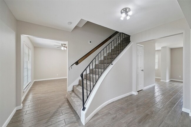 643 Ames St in Spring, TX - Foto de edificio - Building Photo