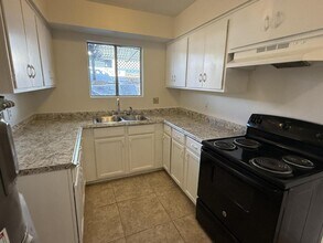 1905 Stewart Ave in Las Vegas, NV - Building Photo - Building Photo