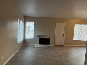 10679 Villa St in Adelanto, CA - Foto de edificio - Building Photo