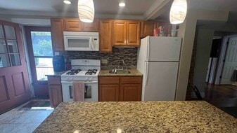 11 W Green St, Unit 1 in Easthampton, MA - Building Photo