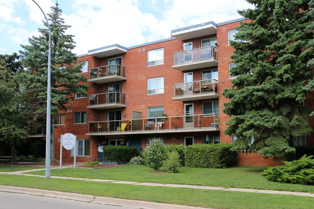 L'Alpin Apartments in Collingwood, ON - Building Photo