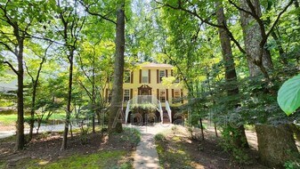 310 Milesford Ct in Alpharetta, GA - Building Photo