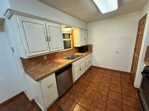 5914 Wagon Bend in Austin, TX - Building Photo - Building Photo