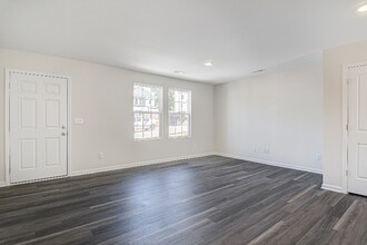 1325 W Sedgefield Dr in Winston-Salem, NC - Building Photo - Building Photo