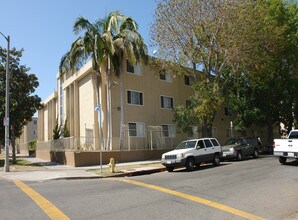 Lockwood Avenue Apartments in Los Angeles, CA - Foto de edificio - Building Photo