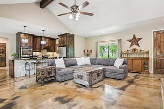 1389 Co Rd 3591 in Paradise, TX - Building Photo - Building Photo