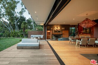 527 Latimer Rd in Santa Monica, CA - Building Photo - Building Photo