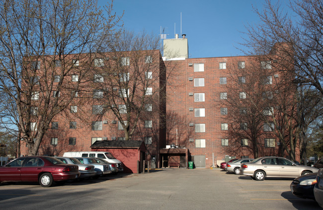 Evergreen Apartments in Hutchinson, MN - Building Photo - Building Photo