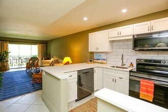 750 Mooring Line Dr in Naples, FL - Building Photo - Building Photo