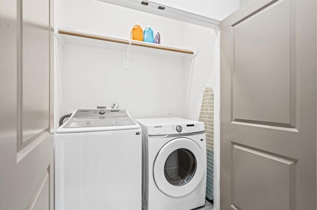 6827 Cadillac St in Houston, TX - Building Photo - Building Photo