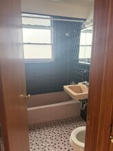 1122 Main St, Unit D in Waltham, MA - Foto de edificio - Building Photo