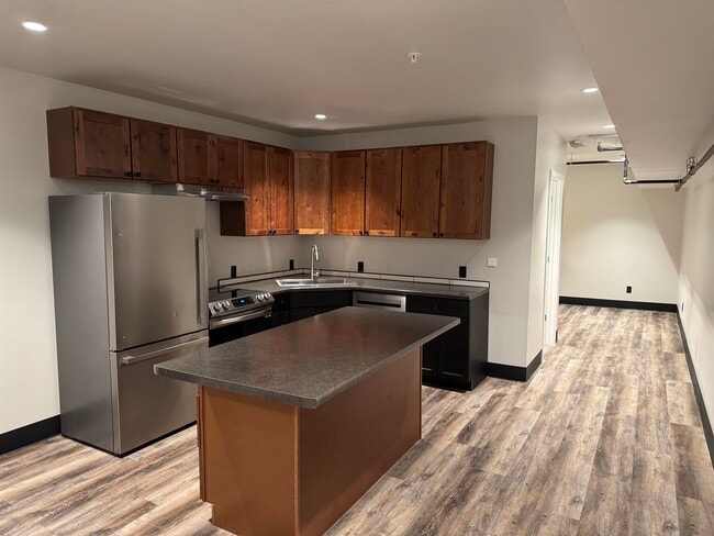 property at 826 W 8th St