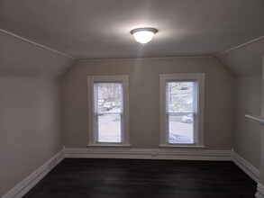 130 Grand Ave, Unit 2 in Mount Clemens, MI - Foto de edificio - Building Photo