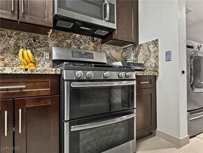 7952 Lonette Ave in Las Vegas, NV - Building Photo - Building Photo