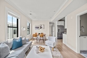 303 Maverick St, Unit 4 in Boston, MA - Building Photo - Building Photo