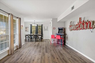 1705 Pebble Brook Dr in Austin, TX - Building Photo - Building Photo