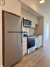 202 Burnhamthorpe Rd E in Mississauga, ON - Building Photo - Building Photo