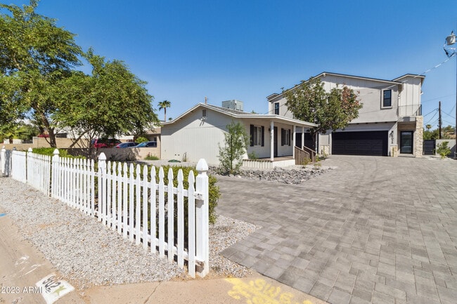 property at 902 W Hazelwood St