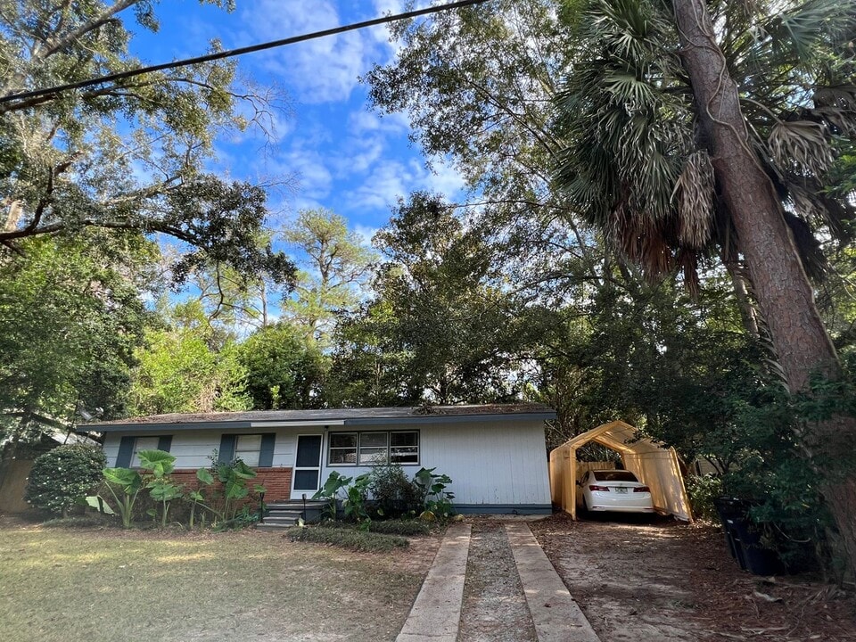 323 Meadowbrook Ln in Tallahassee, FL - Building Photo