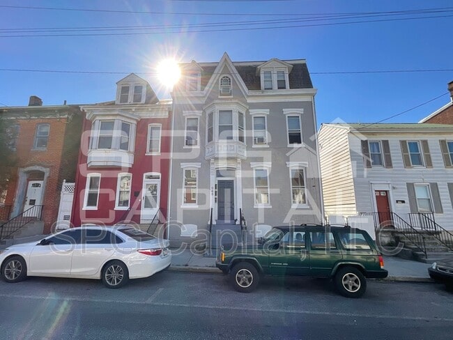 948 E Market St