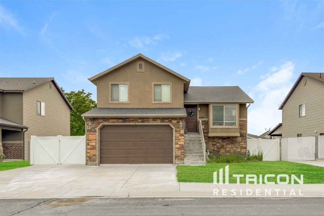 4199 S 3250 W in West Haven, UT - Foto de edificio